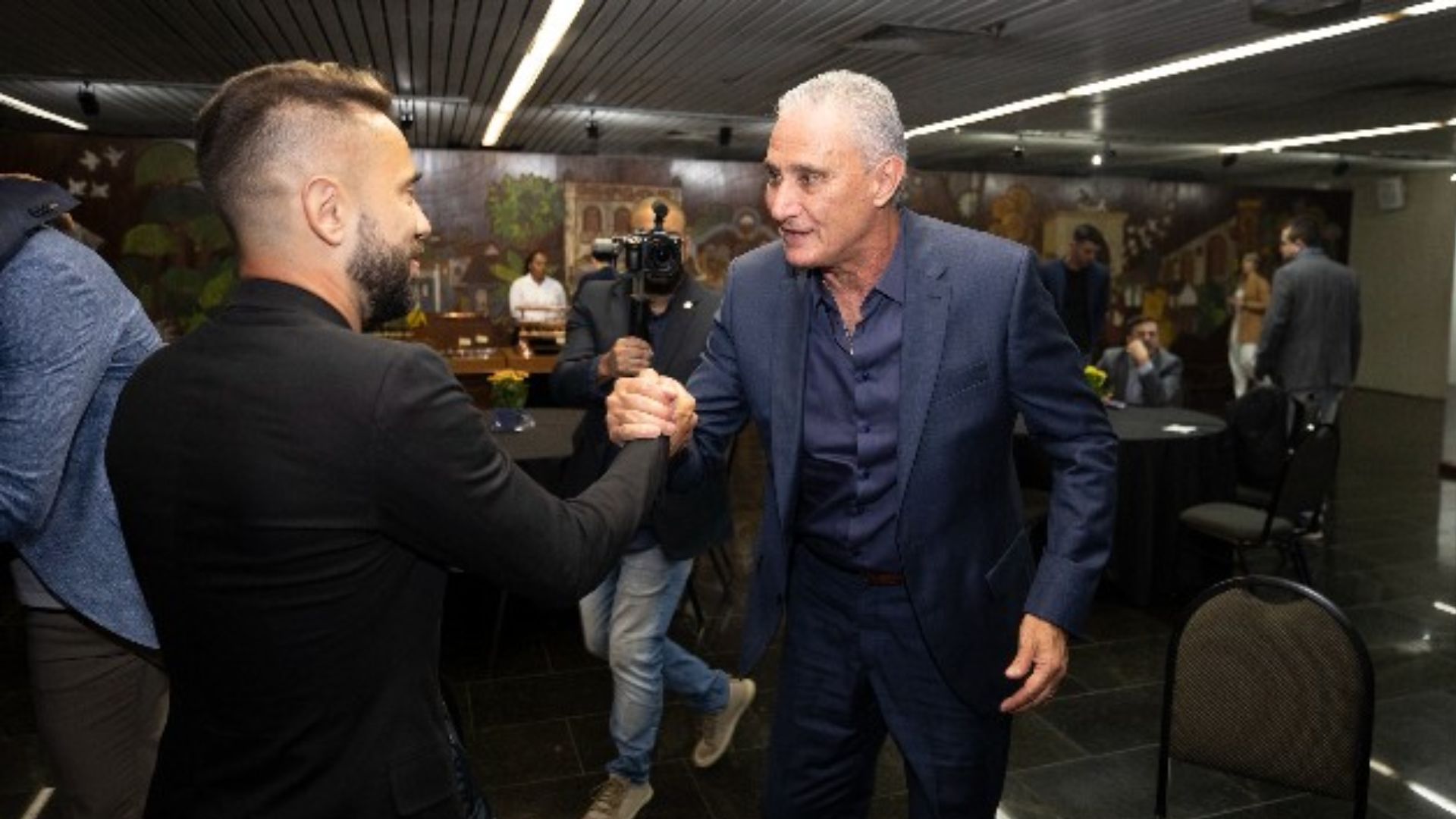 VAI PEGAR FOGO! JORNALISTA INFORMA QUE TITE CONTA COM EVERTON RIBEIRO PARA O FLAMENGO EM 2024